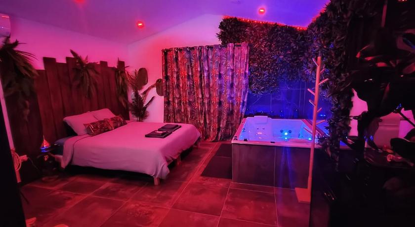 Berre-l'Étang La Jungle Room 2-Star Hotel suite