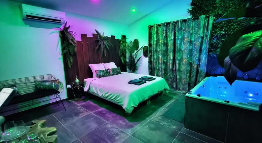 Berre-l'Étang La Jungle Room 2-Star Hotel suite