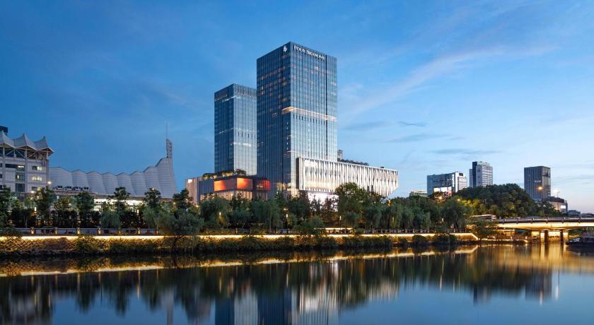 Four Seasons Hotel Hangzhou at Hangzhou Centre