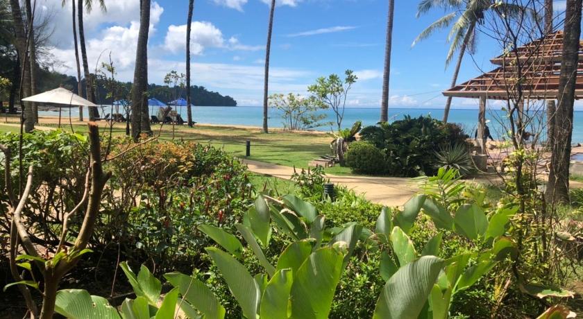 Nang Thong Beach Resort