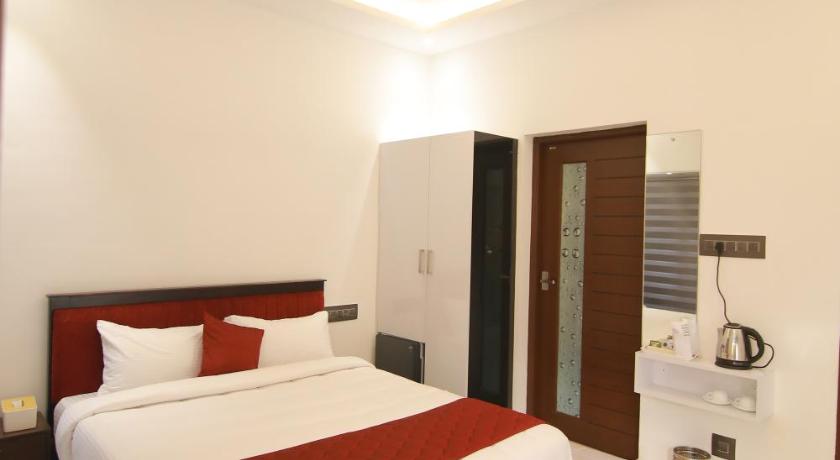 Deluxe Double or Twin Room with Balcony