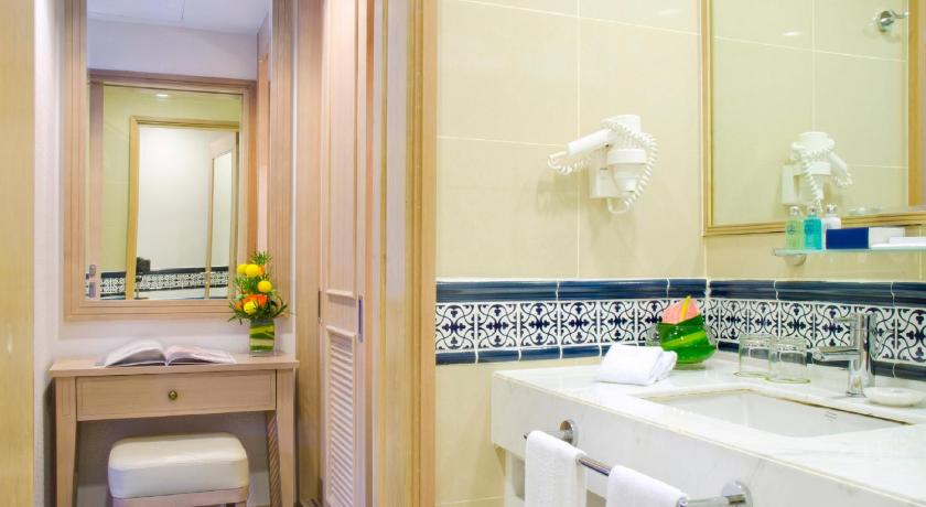 Image of Superior King Room 9