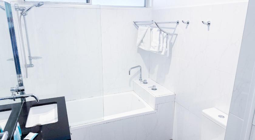 Image of Superior Four-Bedroom House 2