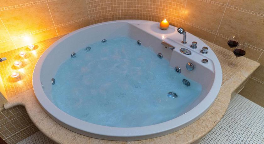 Villa Dolce Vita - Vista Colline, Jacuzzi, 3Suites & 5min dal mare