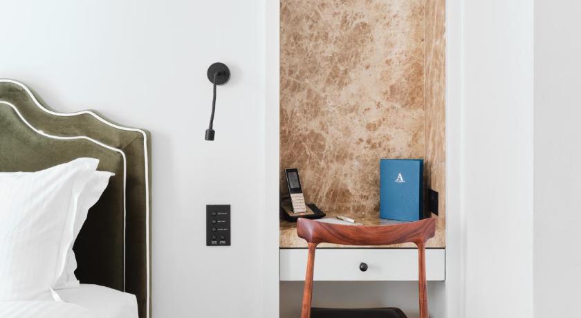 Image of Superior Room 8