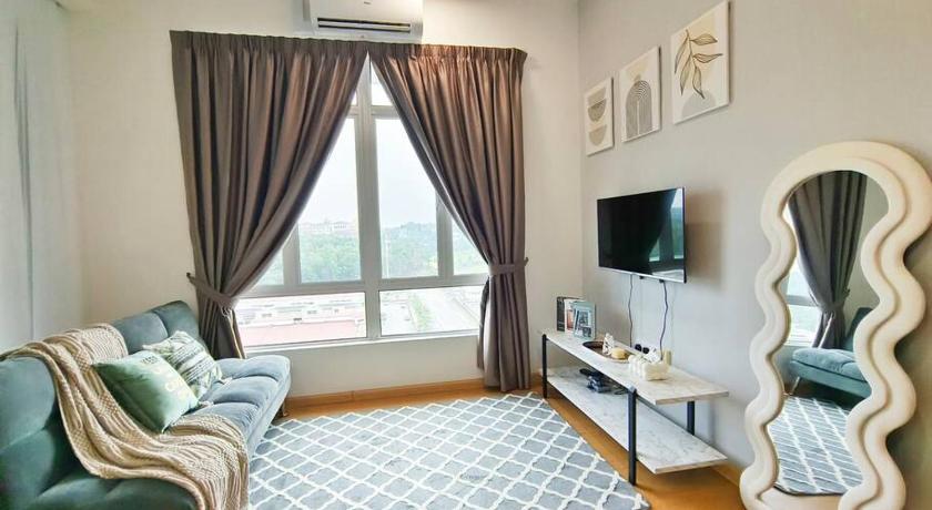 Kuantan LV8 MintyMeadow | 5pax | Kuantan 3-Star Guesthouse suite