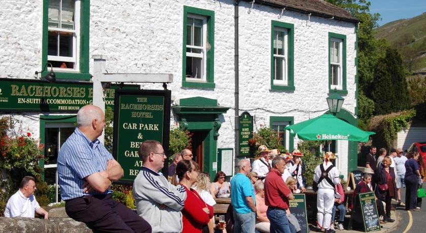 The Racehorses Hotel photo