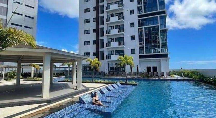 Cebu Mactan Newtown 2 BEDS with POOL access 3-Star Guesthouse room