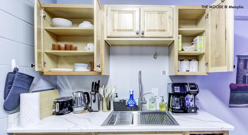 孟菲斯 (田纳西州) The Moose #4 - Elvis Presley King Suite with Free Parking and WIFI 4星级 单人房 泳池