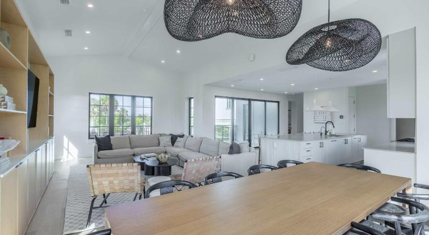 Key West Brand New Catchlight House with Private Pool 5-Star Accommodation restaurant