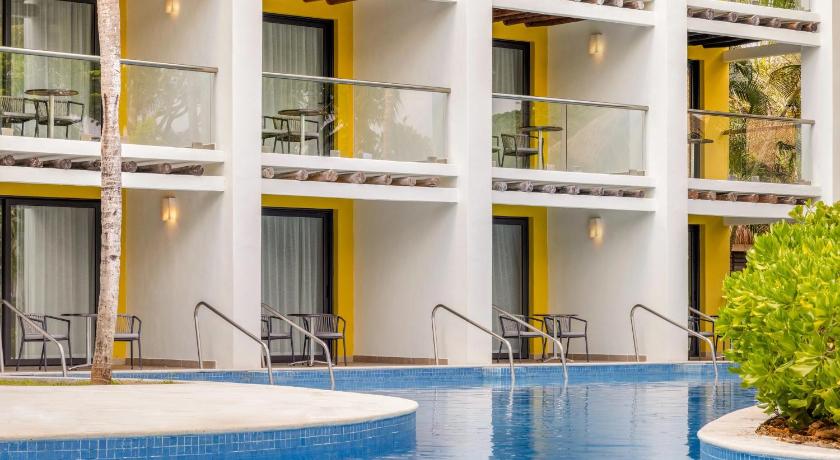 Image of Junior Suite Swim Up Pool View - All Inclusive 7