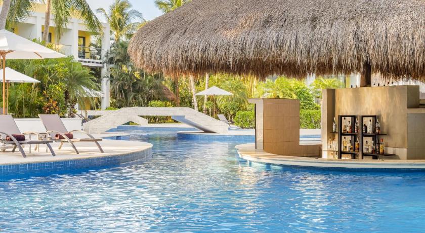 Image of Junior Suite Swim Up Pool View - All Inclusive 3