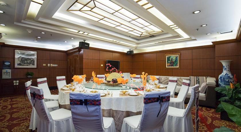 Golden Spring Hotel – Kunming, MO