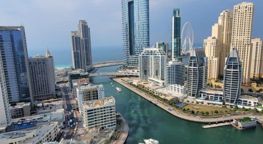 Dubai Marina Walk Gem Modern Apartments with Pool & Gym access, Steps to Beach & Metro Managed by Su