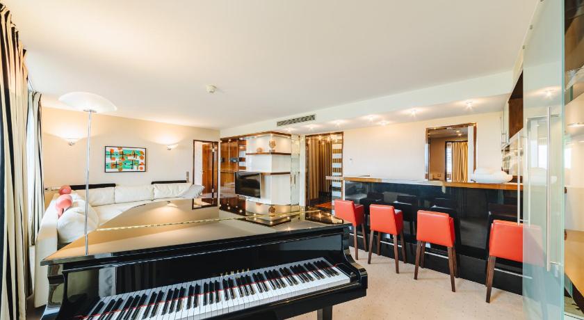 베를린 풀맨 베를린 슈웨이저호프 호텔 (Pullman Berlin Schweizerhof Hotel) 5성급 호텔 스위트룸