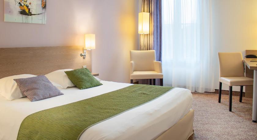 栋内马里-栋蒂伊 Brit Hotel Chateaudun 3星级 酒店 套房