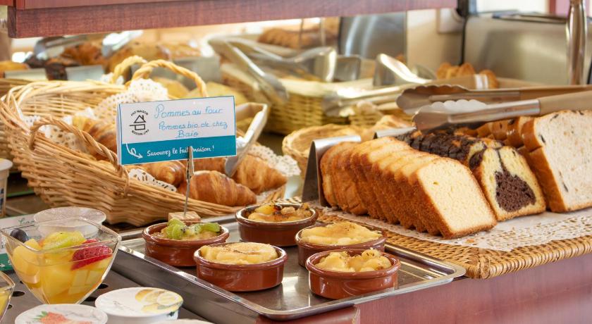 栋内马里-栋蒂伊 Brit Hotel Chateaudun 3星级 酒店 泳池