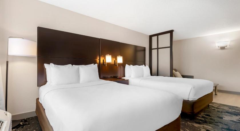 Afbeelding van Two Queen Suite with Sofa Bed and City View 7
