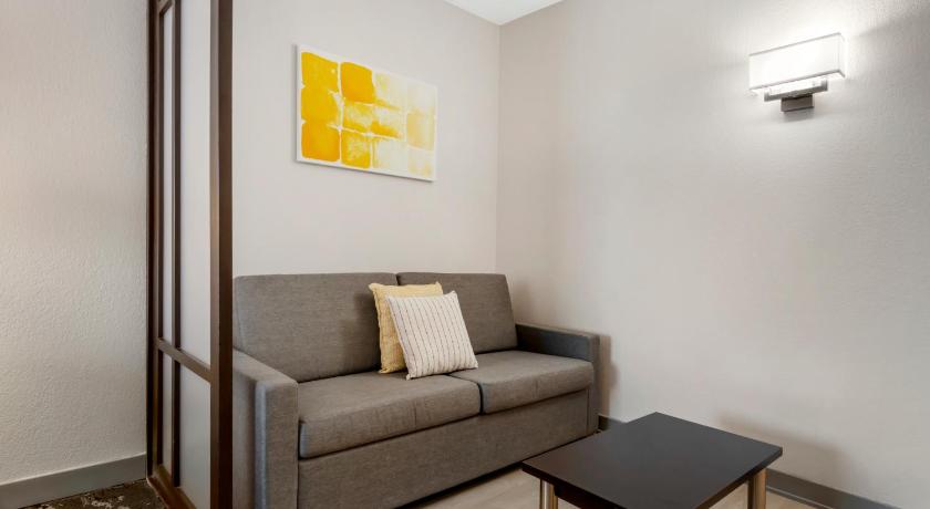 Afbeelding van Two Queen Suite with Sofa Bed and City View 13