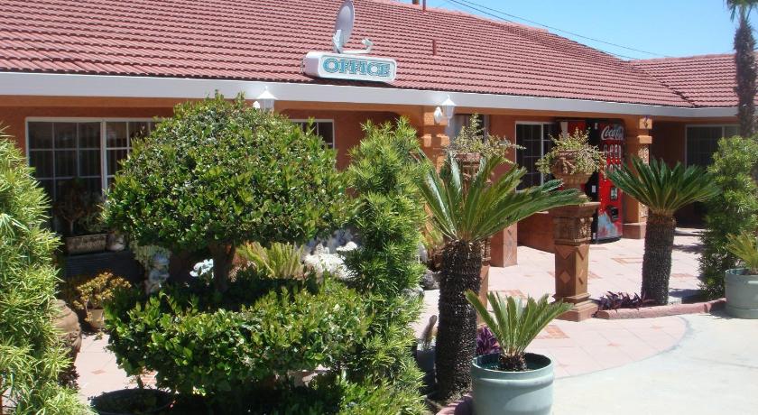 Economy Inn Los Banos photo