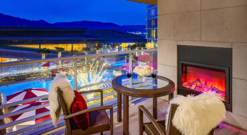 Image of Deluxe Pool View Room with Two Queen Beds 1
