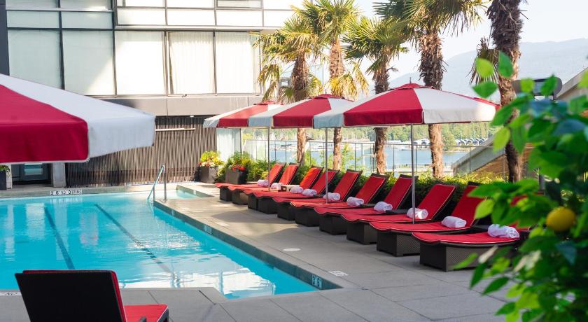 Image of Deluxe Pool View Room with Two Queen Beds 7