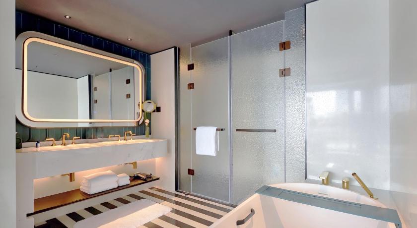 Image of Prestige Suite, Club Millesime Access, 1 King Size Bed 2