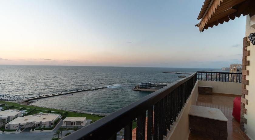 Nabeel Homes - Penthouse Duplex w/ Rooftop - image 16