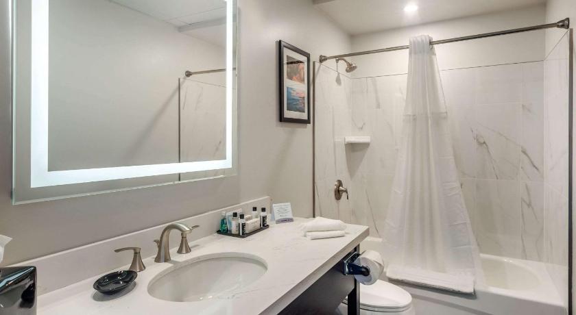 Image of 1 Queen Bed, Suite, Nonsmoking 2