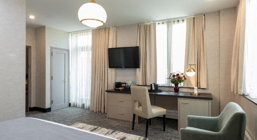 Image of Empire State King Terrace Room 6