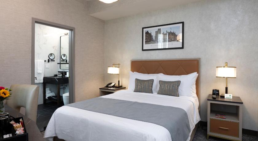 Image of Deluxe Queen Room 3