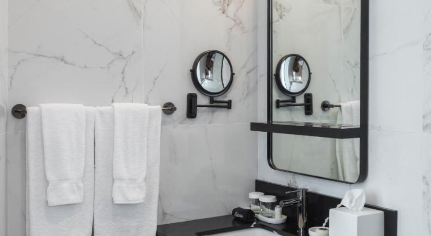Image of Deluxe Queen Room 2