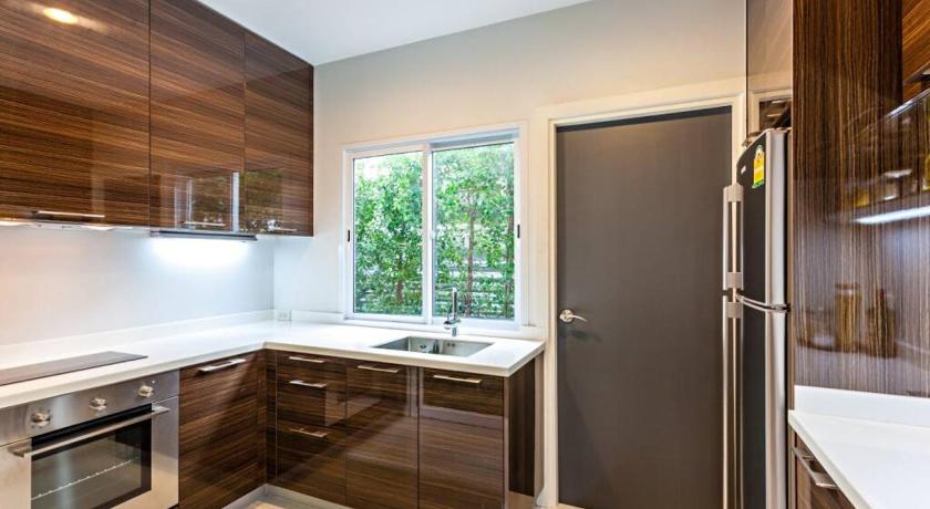 バンコク Private 3BR Home near EmSPHERE, QSNCC, and BTS/MRT 4つ星 ゲストハウス 外観