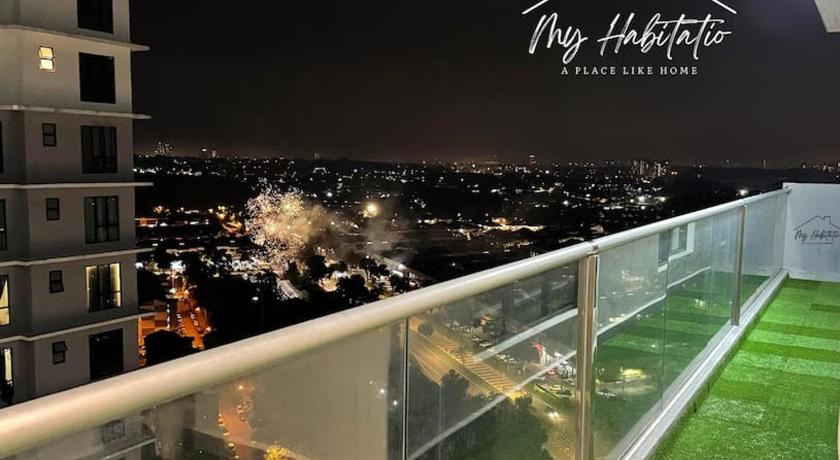 Johor Bahru Platino 13 Pax, Mins away from Paradigm & Legoland 4-Star Guesthouse restaurant