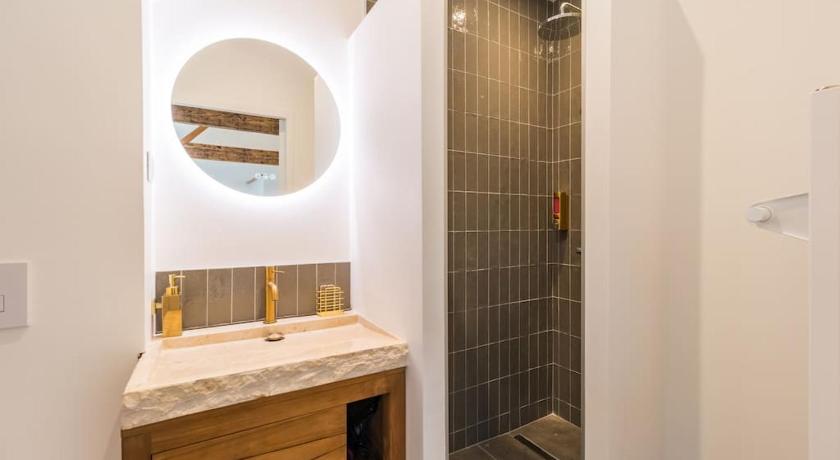 拉昂 Studio Elegant au Cœur Lannion 2星级 单人房 泳池