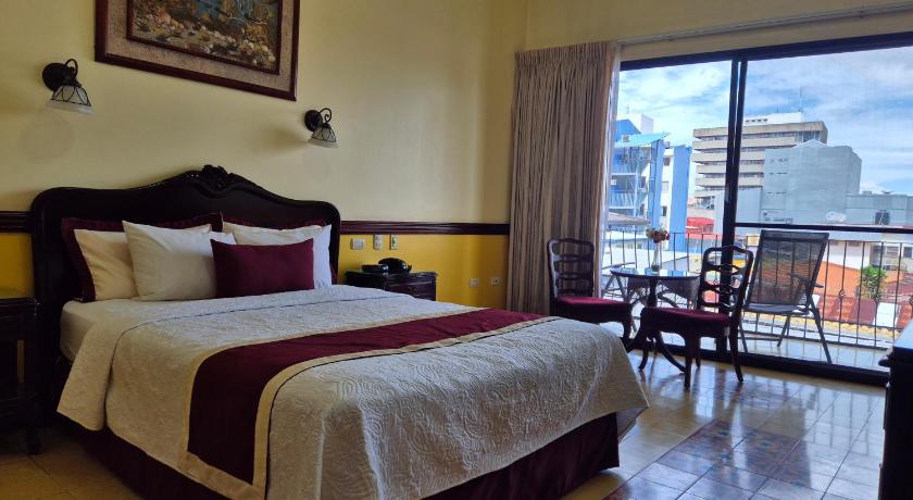 Image of Deluxe Queen Suite 0