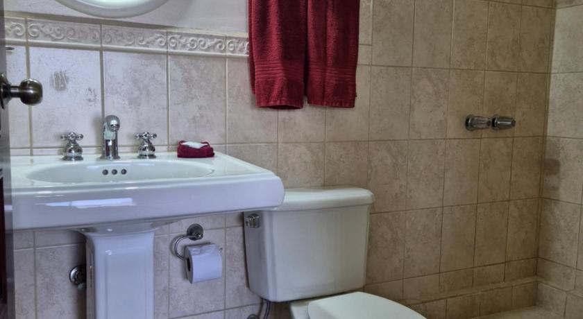 Image of Deluxe Queen Suite 2