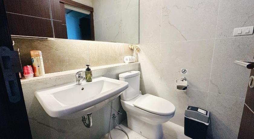 Image of Apartment 42