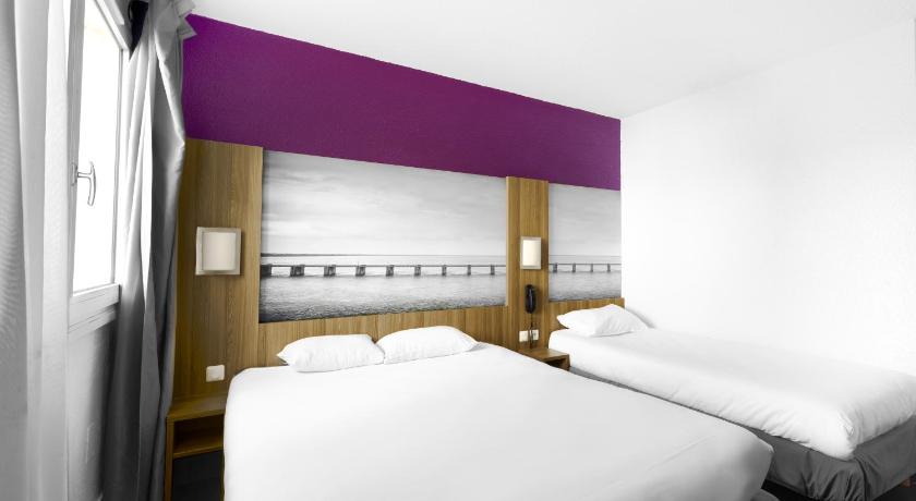 Image of Triple Room with 1 Double Bed and 1 Single Bed 1
