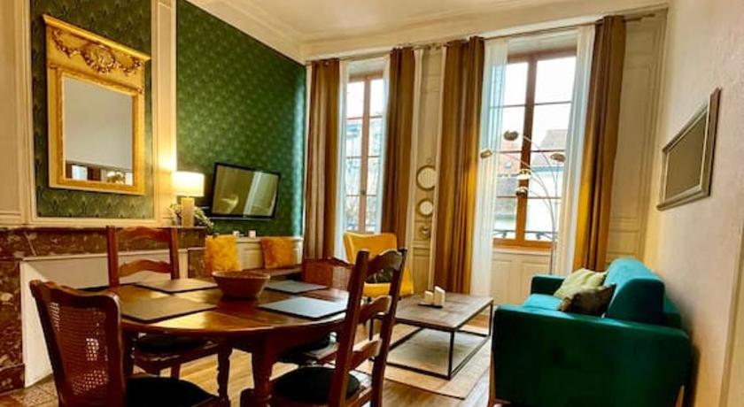 Appartement F2, "La Scene du 66", VERDUN CENTRE, Garage motos et velo, WIFI, Gere par PrestaZen'Serv