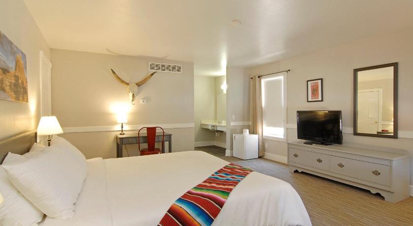 博雷戈泉 (CA) Palm Canyon Hotel and RV Resort 3星级 住宿 套房