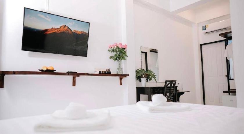 Image of Deluxe Double Room with Bath 1