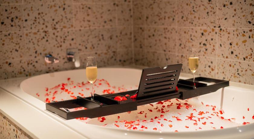 อาหารและเครื่องดื่ม โรงแรมเอ็ม โซเชียล ภูเก็ต