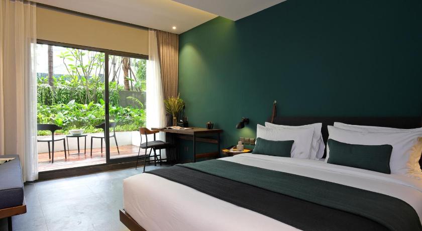 Image of Superior Garden 0