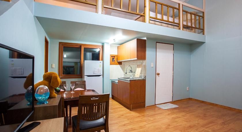 Image of Family Room 6