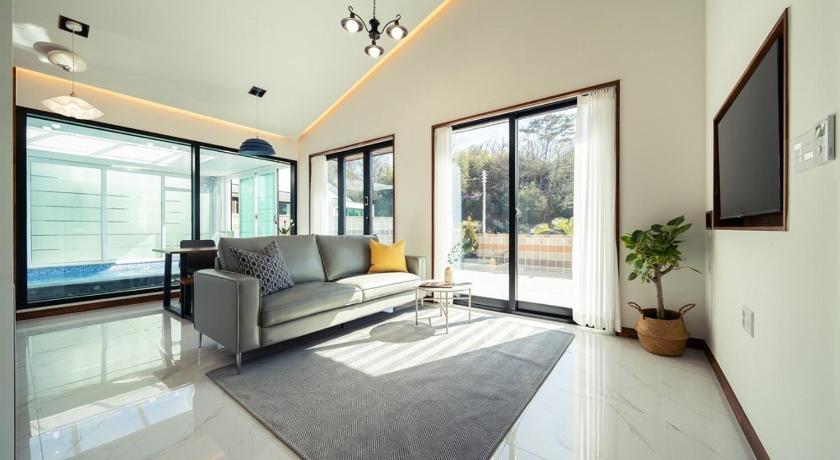 キョンジュ Gyeongju Yeonjeong Pool Villa 3つ星 ゲストハウス ロビー