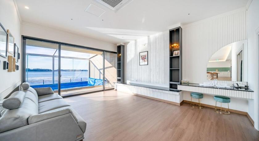 务安 Oberman Pet friendly Pool Villa 3星级 民宿 套房