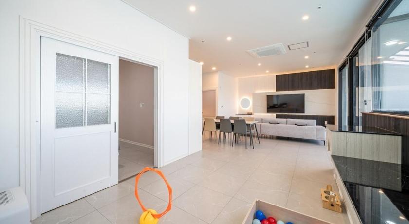 务安 Oberman Pet friendly Pool Villa 3星级 民宿 景观