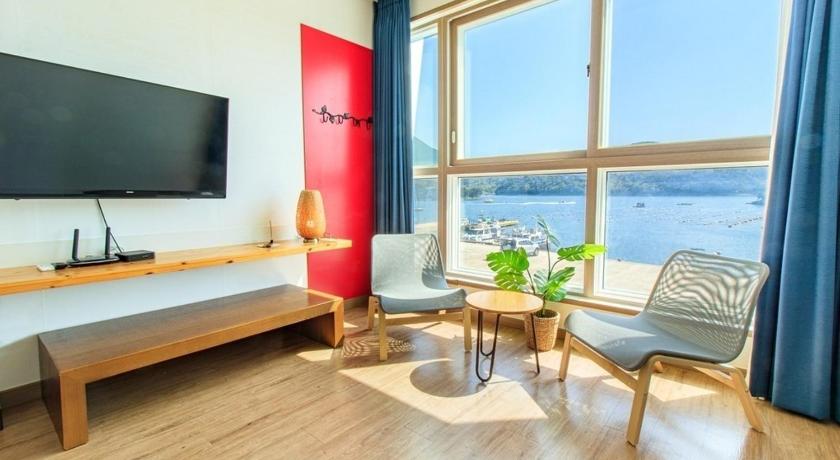 Tongyeong Tongyoung Martis Beach Pension 3-Star Guesthouse pool