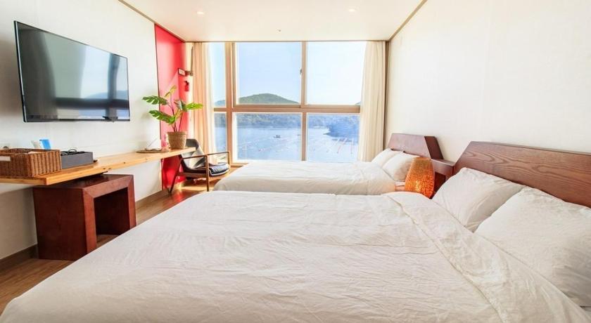 Tongyeong Tongyoung Martis Beach Pension 3-Star Guesthouse restaurant